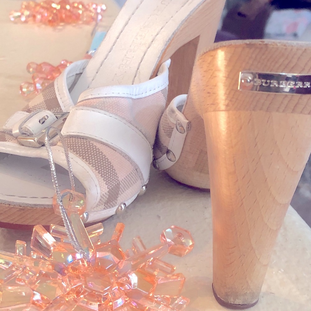 Burberry Ladies Pump Shoes, Size 7, Like new